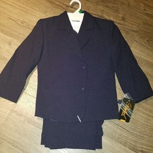 NWT 5 piece Navy Blue suit- size 5
